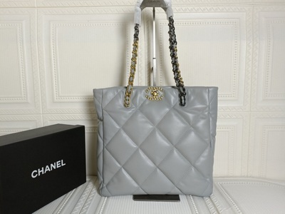 Chanel Handbags 899